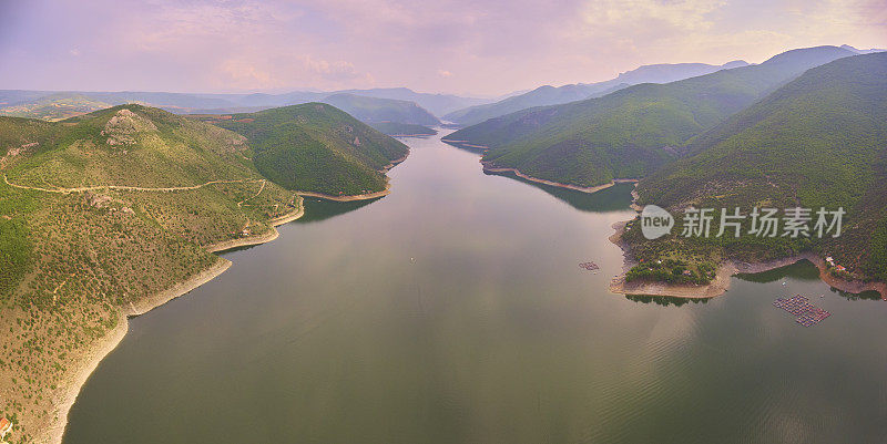 马其顿的Tikvesh湖(Tikveshko ezero)的无人机照片